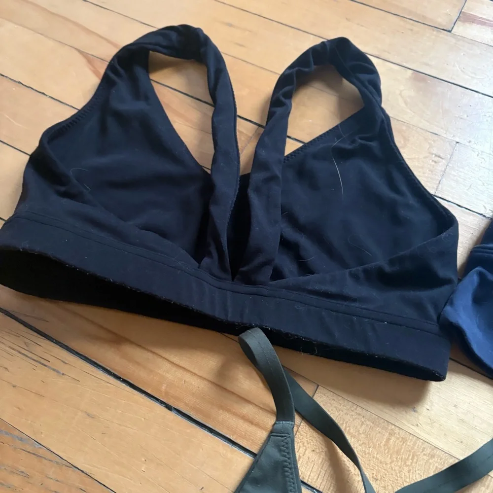 Bundle of 3 Aerie Sz M Navy, Black And Green Sport Bras - Picture 7 of 9